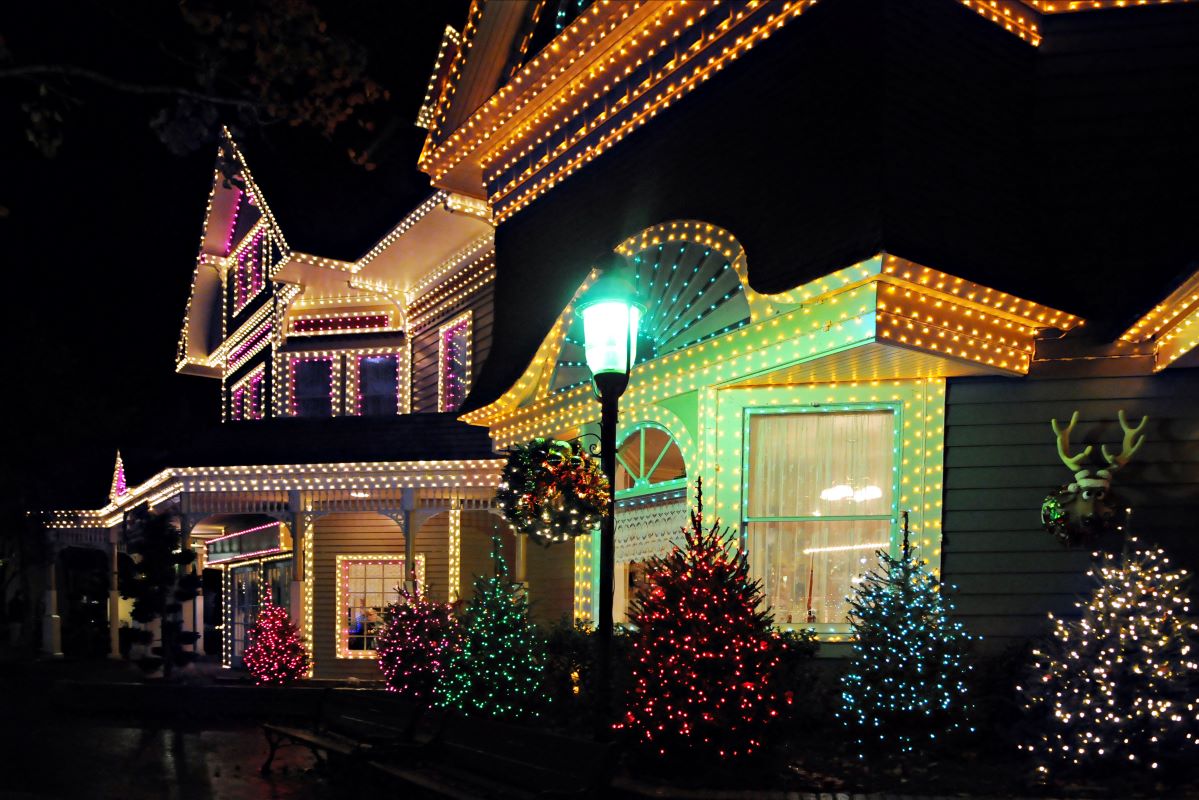 permanent christmas lights on house