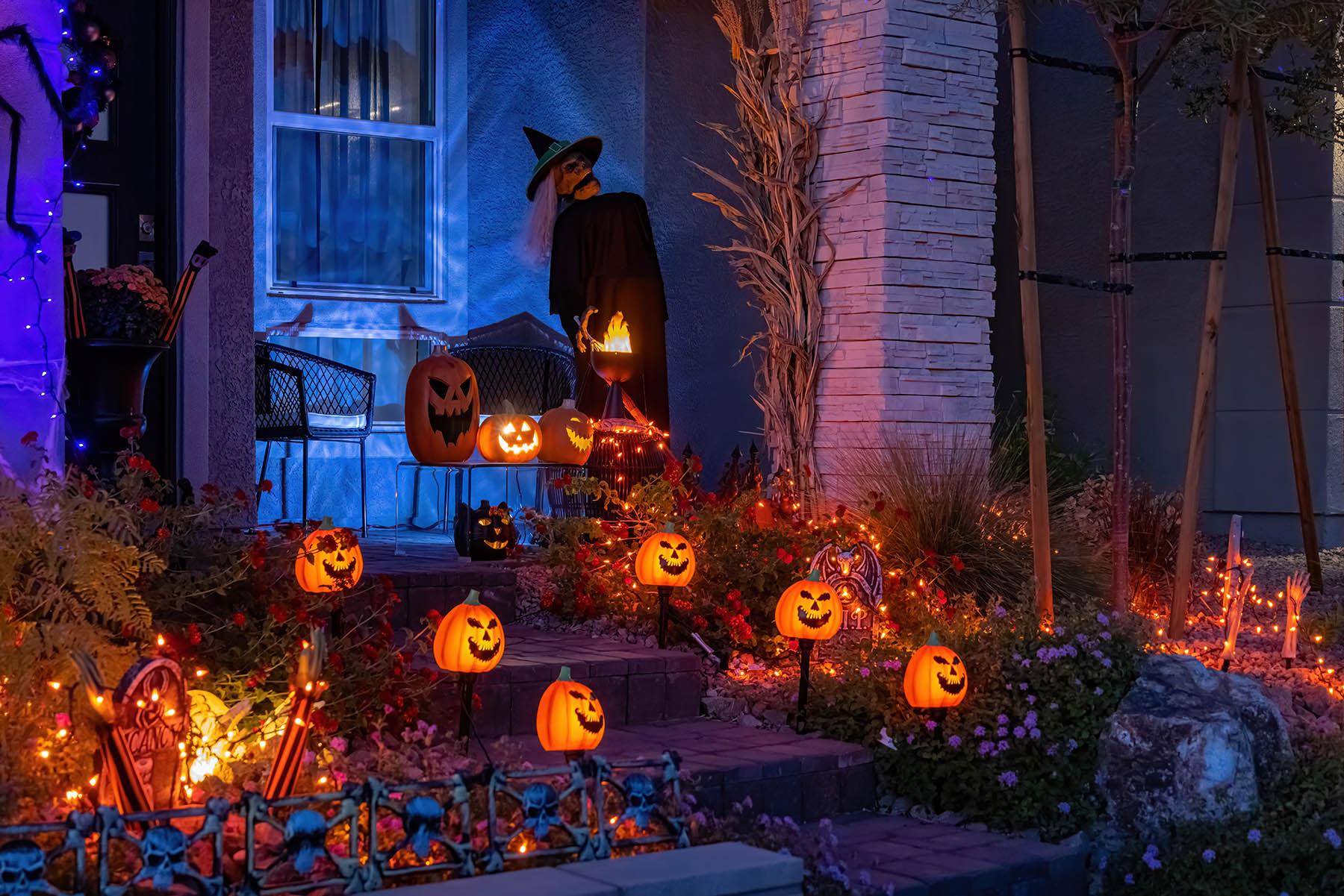 Spooky Illuminations: Choosing the Perfect Halloween Light Projector
